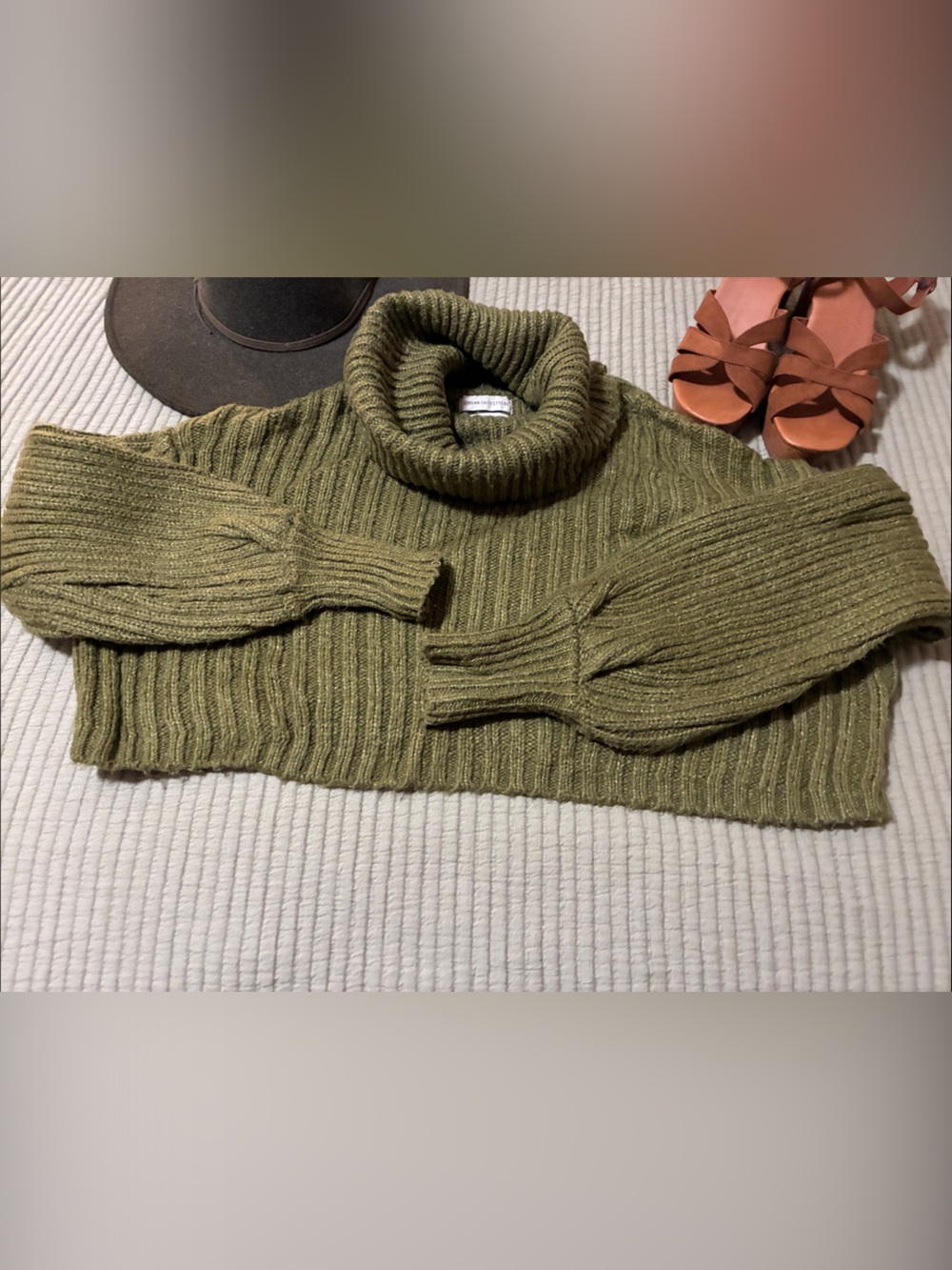 Urban Outfitters S-Olive Green Ribbed Cowl Turtleneck -Crop sweater -🔔sleeved